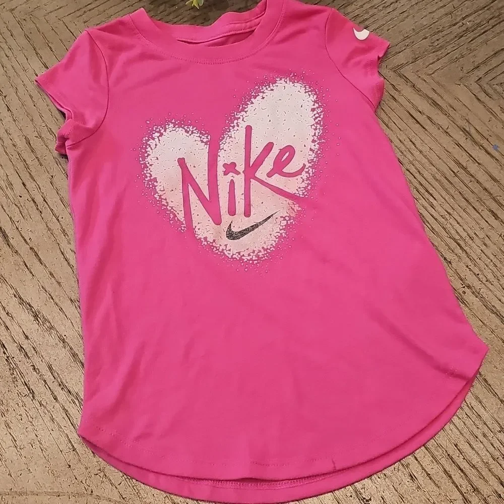 Nike Kids Pink Graphic T-Shirt Size 6